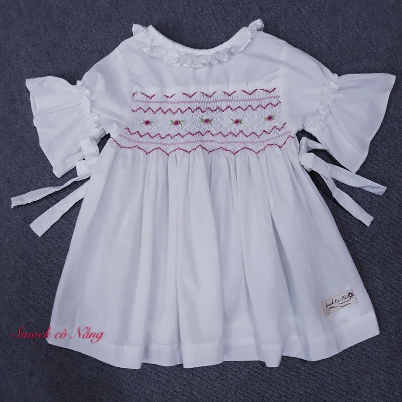 เดรสสม็อคสีขาวคอปกระบายปักดอกสีชมพู (MSP: 527)