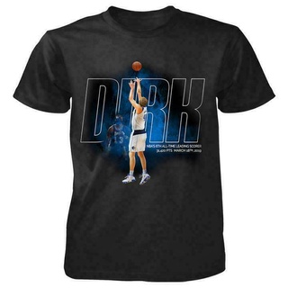 เสื้อผ้าผชเสื้อยืด พิมพ์ลายการ์ตูน Dallas Mavericks Dirk Nowitzki สไตล์ฮิปฮอป ส่งไว สําหรับผู้ชายS-5XL