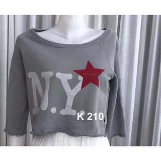 K210 เสื้อครอปสีพื้น ผู้หญิง มีสกรีนที่หน้าอก เสื้อครอปสายฝอ เสื้อเอวลอย ชายเสื้อแบบลุ่ยลุ่ย  เสื้อครอปวินเทจ พร้อมสง