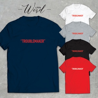 Little Word เสื้อยืดคอกลมแขนสั้นพิมพ์ลาย Troublemaker สไตล์มินิมอล ทรงUnisex