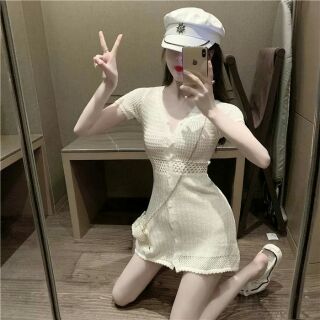 White knitting dress
มินิเดรสสขาว