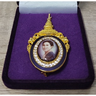 เข็มกลัดล้อมเพชร (พร้อมกล่อง) พระบรมฉายาลักษณ์ สมเด็จพระเทพฯ