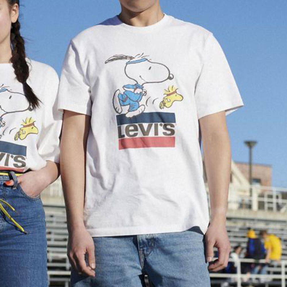 สไตล์ใหม่ เสื้อยืด Levi’s® x Peanuts® Relaxed Graphic T-Shirt คอกลมสามารถปรับแต่งได้