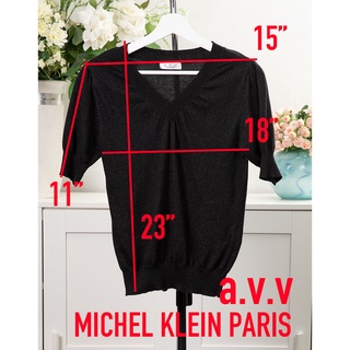 a.v.v. MICHEL KLEIN PARIS มือสอง ไซ้ส์ เสื้อยืดคอวี แขนสั้นจั้มปลายแขนน่ารักๆ ผ้าไหมพรม สีดำประกายทอง ใส่สบาย สภาพดี