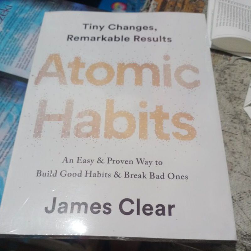 หนังสือ Atomic habit โดย james clear เวอร์ชันภาษาอังกฤษ