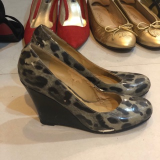 รองเท้าส้นเตารีด ยี่ห้อ NINE WEST เบอร์5ครึ่ง สภาพตามรูปขอคนรับได้นะคะ