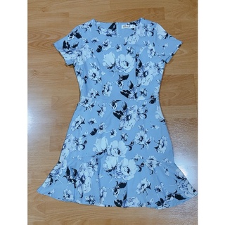 dress ลายดอกสีฟ้า งานแฟชั่น size s มือ2