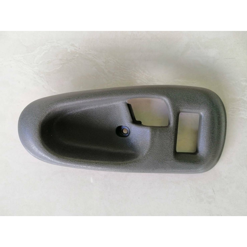 เบ้ารองมือเปิดอันใน MITSUBISHI STRADA 2500,2800,K64,K67 ข้างLH (ซ้าย) ราคาอันละ 60บาท
