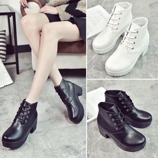 พร้อมส่ง รองเท้าบูท  สีดำ  สีขาว   ส้นสูง 7 cm. by Flamingoshoe