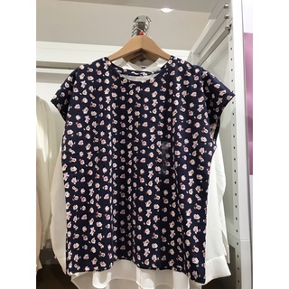 🎀พร้อมส่ง เสื้อยืด uniqlo (M,L)🎀