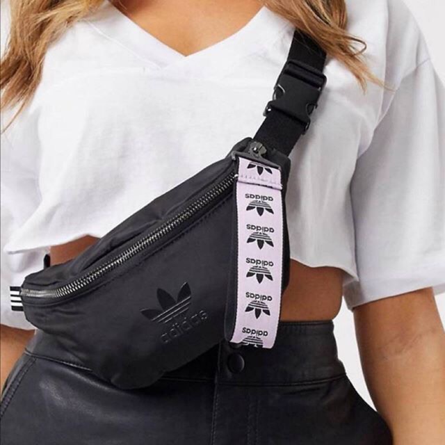 กระเป๋า เป้ คาดอก คาดเอว Adidas wasit bag สีดำ Code :  FL9623 Size : 21 x 13 x 8cm 💵Price : 1,400 บาท