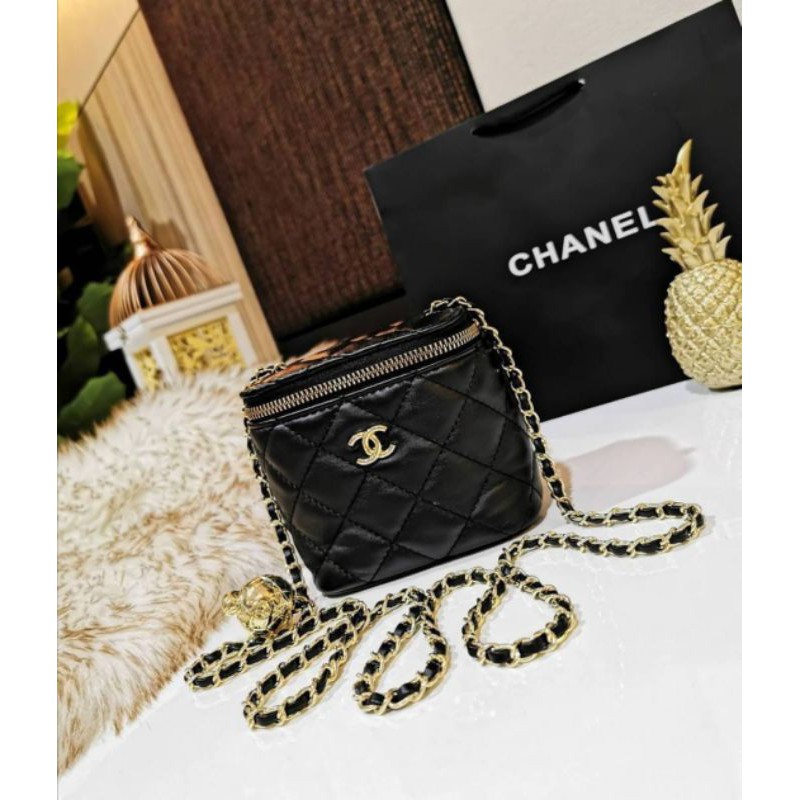กระเป๋า พรีเมี่ยมกิ๊ฟ แท้ 💯 Chanel VIP Gift สีดำ อะไหล่ทอง ทรงกล่อง น่ารัก ผู้หญิง
