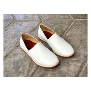 Welt flats by Korapinbagbkk รองเท้าลำลองแบบสวม หนังแท้ นุ่มมาก