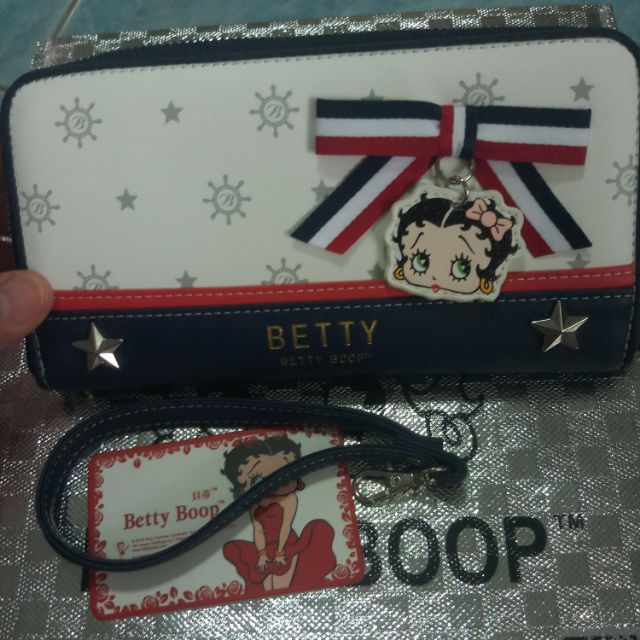 กระเป๋าสตางค์ใบยาวซิปรอบ แบรนด์  Betty Boop
