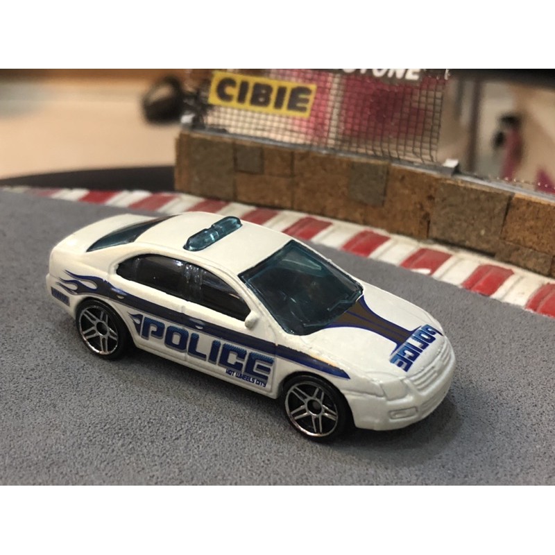 มือ 2 รถเหล็ก ฮอทวีล 2008 HOT WHEELS - HW CITY WORKS - FORD FUSION POLICE CAR