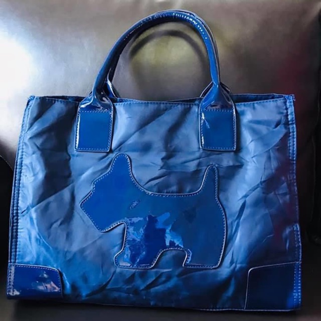 กระเป๋าสะพายAGATHA(อากาธา)แบรนด์แท้💯จากParis ผ้าไนล่อน สไตล์Shopping bag ด้านหน้าปักรูปน้องหมา