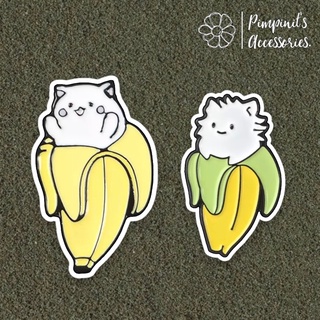 🇹🇭 พร้อมส่ง :🐱🍌 เข็มกลัดเซ็ทแมวขาวในผลกล้วยสีเหลือง | White Cat In Yellow Banana Enamel Brooch Pin Set.