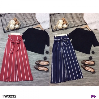 👗Pfashion [ส่งไว!!🚛] P3232 	เสื้อยืดสีดำ กับกางเกงริ้วขายาว โบว์ผูกเอวBlack t-shirt with wide leg pants with a