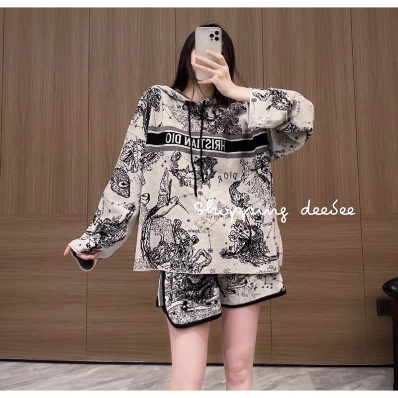 (พร้อมส่งจากไทย) ชุดเซท D io r เสื้อแขนยาว + กางเกง รุ่นใหม่ล่าสุด ต้องมีสักชุดนะคะ เสื้อฮู้ด
