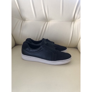 รองเท้าผ้าใบ DKNY Slip On