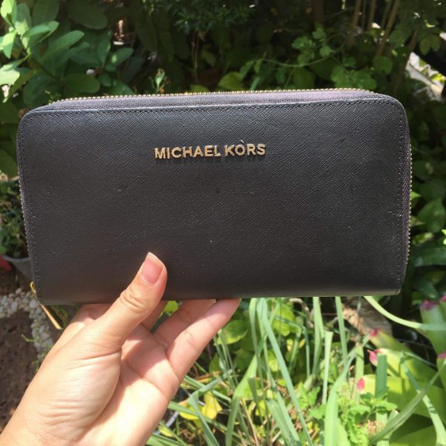 กระเป๋าสตางค์ สีดำ MK (Micheal Kors) แท้ มีตำหนิ