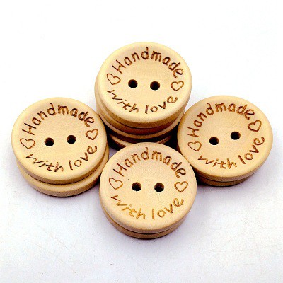 กระดุมไม้กลม แกะลาย Handmade มี 3 ขนาด รวม 8 เม็ด ราคาแพ็คละ
