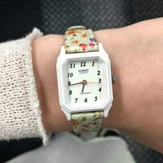 Casio Ladyของแท้100%  สายผ้า รุ่น LQ-142LB-7B – สีขาวลายดอกไม้