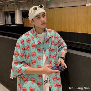 เสื้อเชิ้ตแขนสั้น เสื้อเชิ้ตผู้ชาย เสื้อเชิ้ตพิมพ์ลาย ลายหัวใจพีช สไตล์เกาหลี เสื้อ oversize ขนาด M-2XL
