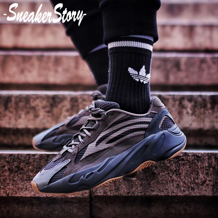 รองเท้าผ้าใบ yeezy 700 v 2 สีดําน้ําตาล 700 พร้อมส่ง