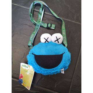 กระเป๋าสะพาย SESAME STREET COOKIE MONSTER สีฟ้า