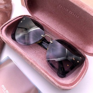 แว่นกันแดด Miu Miu Sunglasses