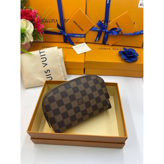 Louis vuitton cosmetic bag Grade vip size 16cm อปก.full box set