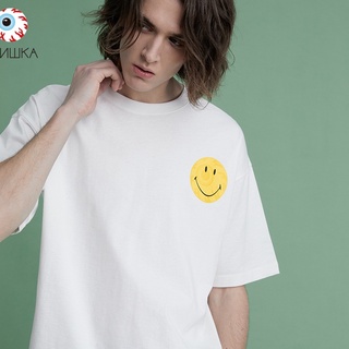 Mishka x Smiley ใหม่ เสื้อยืดคอกลม แขนสั้น ลายหน้ายิ้ม ใส่สบาย แฟชั่นสําหรับผู้ชาย และผู้หญิง