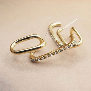 Gold Curve Earrings 350 THB ก้านเงินแท้