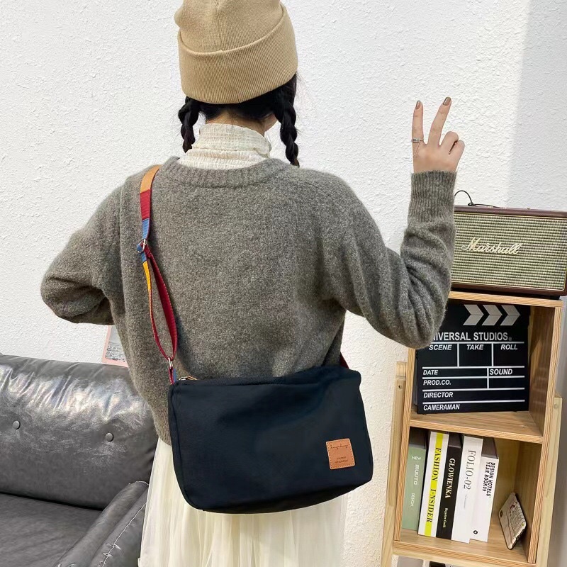 ใหม่❗️พร้อมส่งในไทย❗️กระเป๋าสะพายข้างผู้หญิง แฟชั่นวัยรุ่นสไตล์เกาหลี กระเป๋าสะพายไหล่ ผ้าแคนวาน(มี2สี)