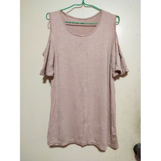 เสื้อยืด ผ้าเรยอน สีน้ำตาล แขนผ่า น่ารักๆ มือสอง 
พร้อมส่ง สนใจกดสั่งคะ
หน้าอก 38"ความยาว29"