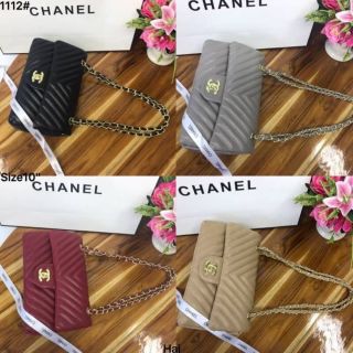 chanel  ลายวี
 งานพรีเมี่ยม ขนาด 10" ถุงผ้า ปั๊มครบ
ราคา 790 บาท
***ต้องการถุงกระดาษ ใบเสร็จ  เพิ่มอีก100 บาทนะคะ