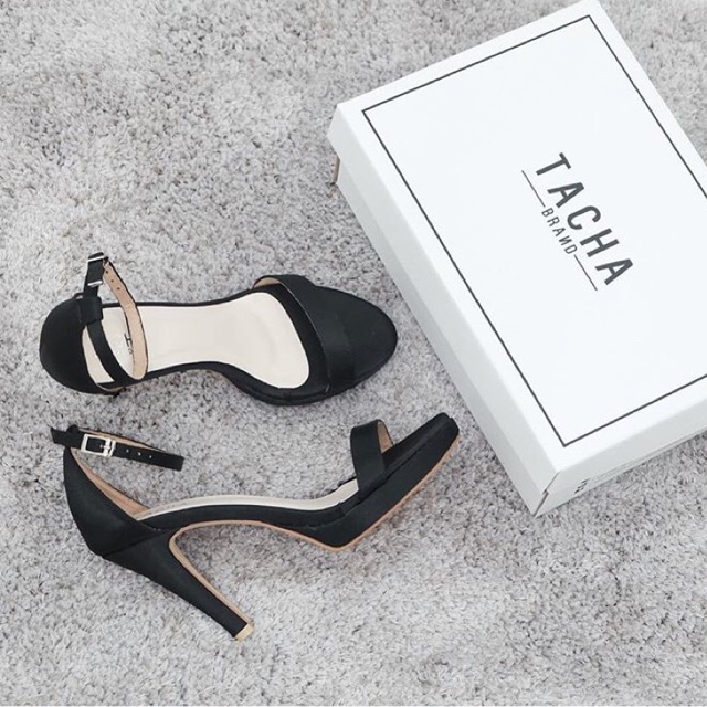 Tacha brand ‘Classy Heels in black’