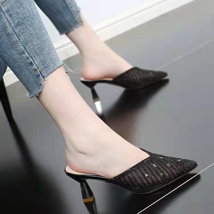 รองเท้าส้นสูงพร้อมส่ง ทรงสวยแมทช์ได้ทุกชุด ประดับตัวอักษร TP270