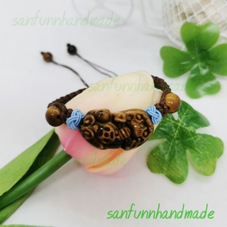 กำไลข้อมือหินมงคลแท้tigereyeสลักรูปองค์ปี่เซี้ยะ(handmade)
