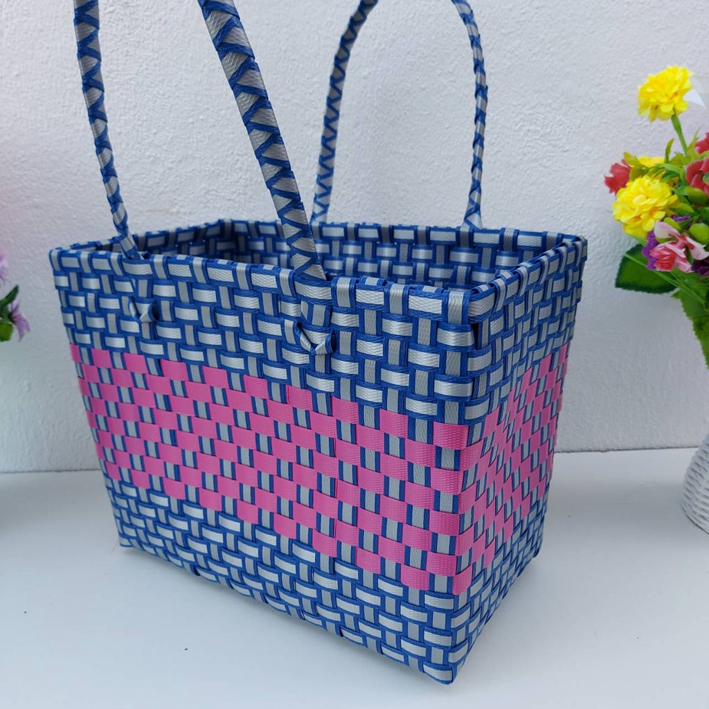 ตระกร้าสานเส้นพลาสติก ตระกร้าจ่ายตลาด กระทัดรัด ขนาด กว้าง17ยาว29สูง22 CMขอบปาก