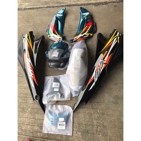 (TENA NEW 2002) ชุดสีเทน่าตัวใหม่ เขียว-ดำ (เฟรม เปลือกรถ TENAตัวใหม่) 8 ชิ้น พร้อมแปะลายเคลือบเงาแท้