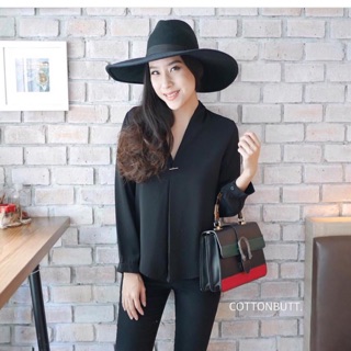 เสื้อเชิตแขนยาว ดีเทลทวิสหน้า กลัดเหล็กเพิ่มความเก๋
