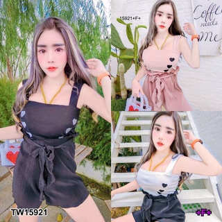 TwinsShopVip💗พร้อมส่ง TW15921 set 2 ชิ้น เสื้อครอปสายเดี่ยวลายหัวใจ + กางเกงอัดพลีทขาสั้น + สายผูกเอว Set of 2