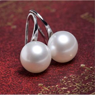 ชุดสตรีต่างหูเกาหลีชุดราตรีสตรีมมิ่ง Big Pearl Earrings DDE52R