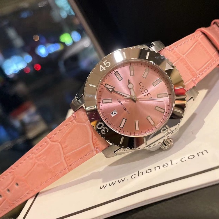 Gucci Pink Diving Series Watch Women s Back Case Exquisite Carved Fashion Trend Business Casual 40mm . ของแท้