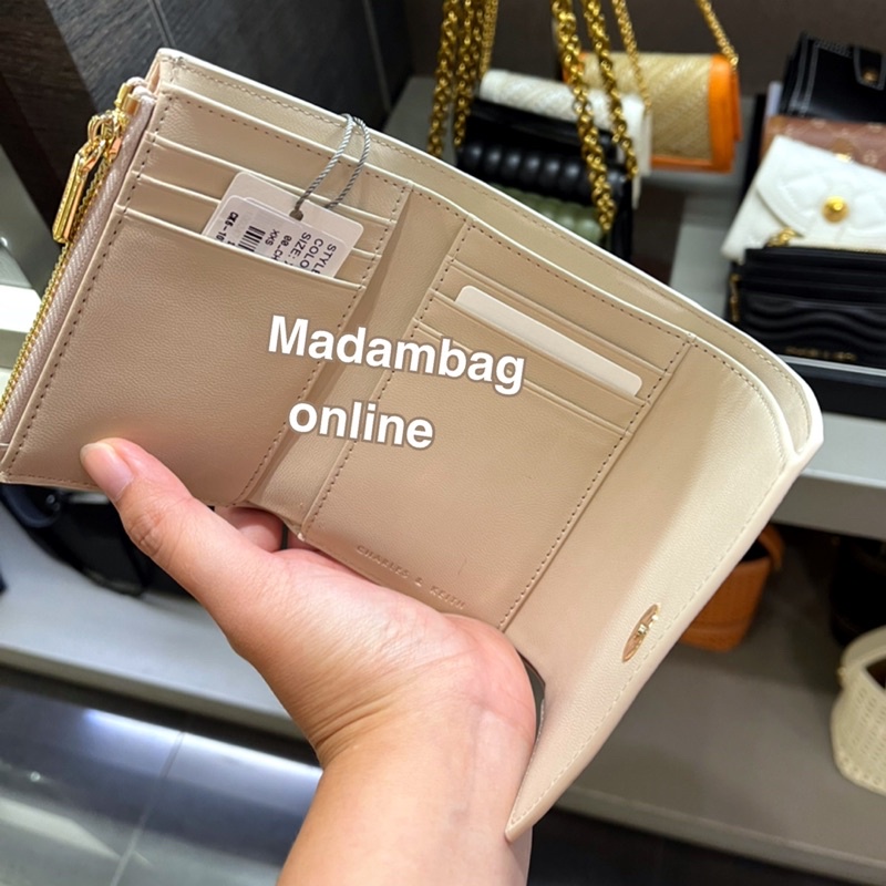 CHARLES & KEITH Small Envelope Wallet กระเป๋าสตางค์ใบสั้น