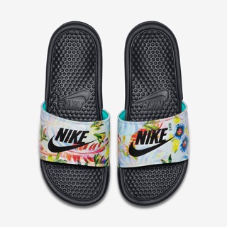 Nike Benassi สีฟ้าลายดอกไม้พาสเทล แท้100%จากช้อป มีกล่อง