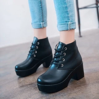 พรีออเดอร์-รองเท้าบูท Sz.35-45 (ขาว,ดำ) ส้นสูง7cm/2.8นิ้ว (CS428)