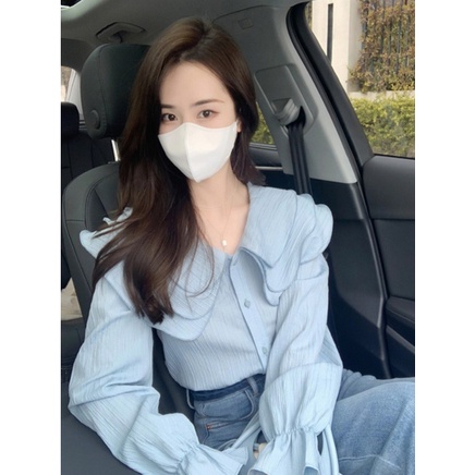 พร้อมส่ง : เสื้อเชิ้ตสีฟ้าคอปกระบายสามชั้นสวยงาม[B43]